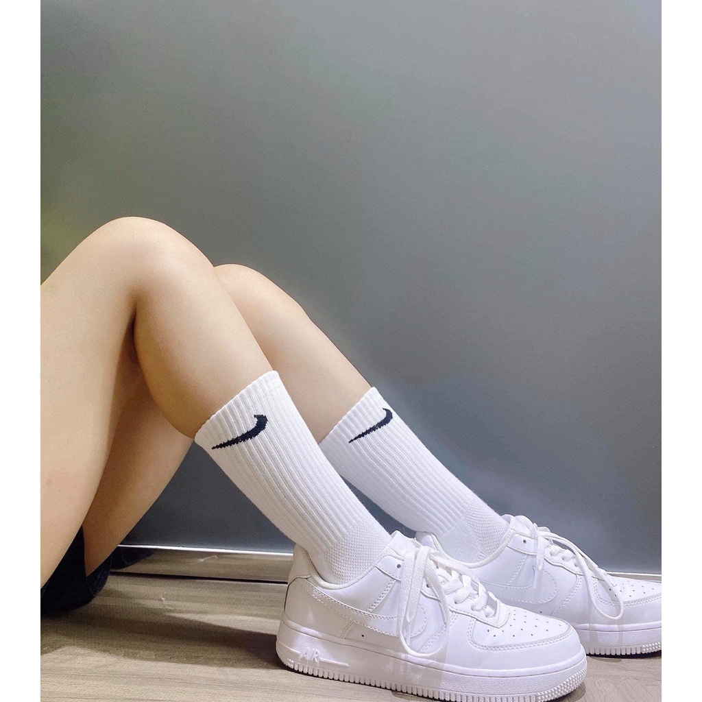 Tất Vớ Nike Trắng Đen Thể Thao Cổ Cao Nam Nữ Vải Dệt Kim, Dễ Phối Với Các Loại Giày Thể Thao