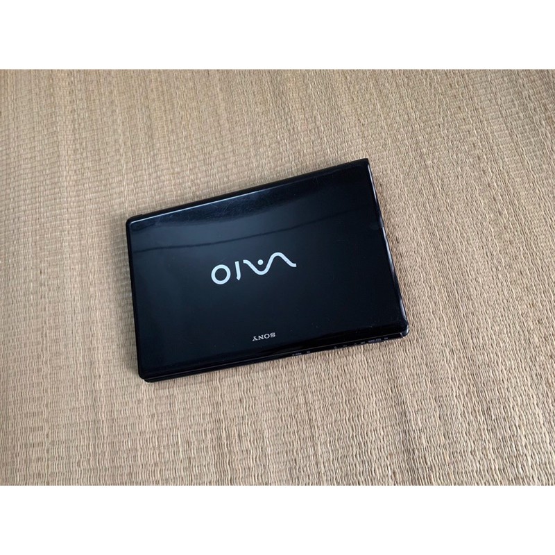 Laptop UFO Sony CW bóng loáng thời trang đẹp sang trọng