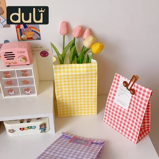 Túi giấy kraft in họa tiết kẻ sọc caro đựng quà tặng