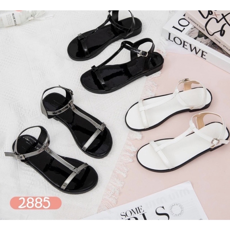 Giày sandal đế bệt quai chữ T da trơn bóng