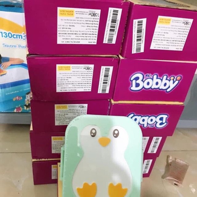 Hộp đựng thức ăn cho bé chim cánh cụt