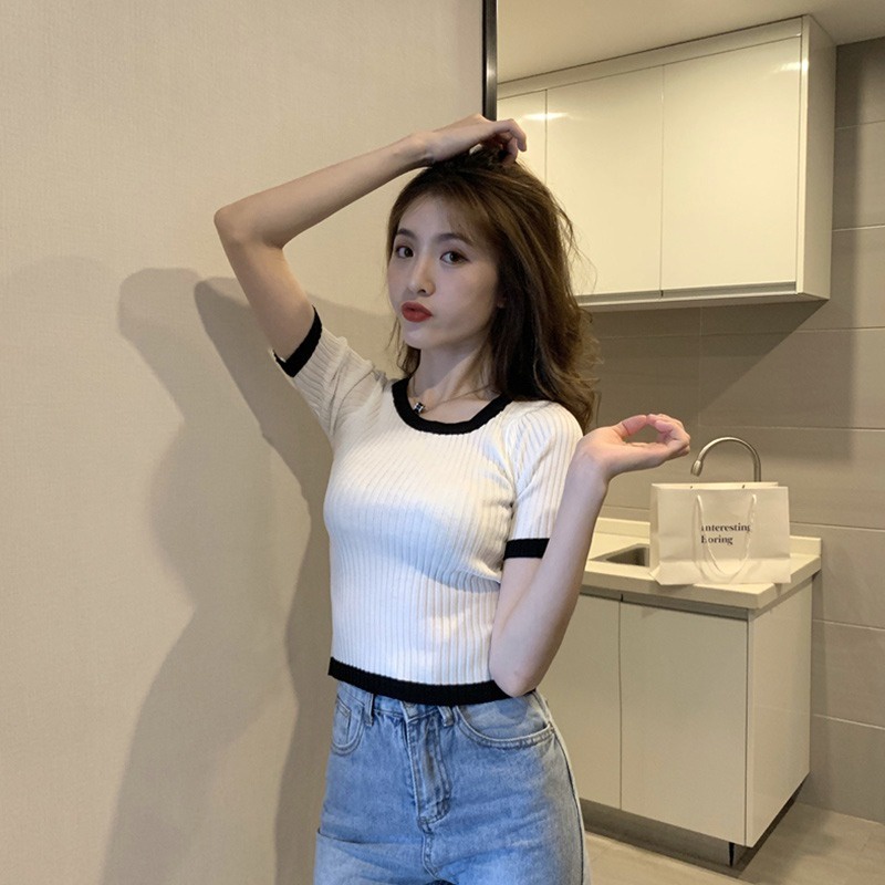 Áo Thun Dệt Kim Ngắn Tay Cổ Chữ U Lưng Cao Phối Màu Tương Phản Cá Tính