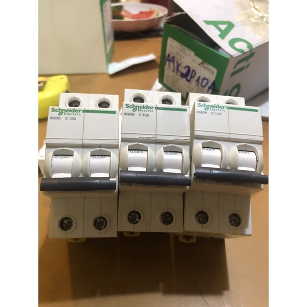 Attomat 2 cực A9K Schneider