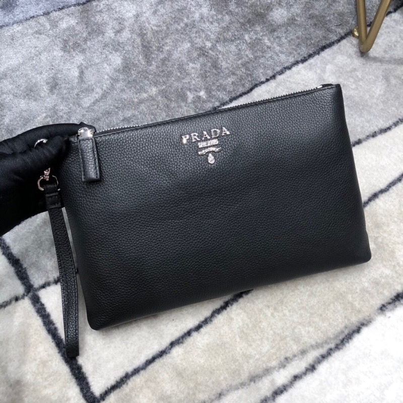 ví tab đứng nam hoạ tiết đính logo chữ da bò nhập khẩu prada