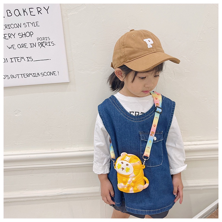 Túi Đeo Chéo Vai Bằng Silicone Thời Trang Dành Cho Bé Gái