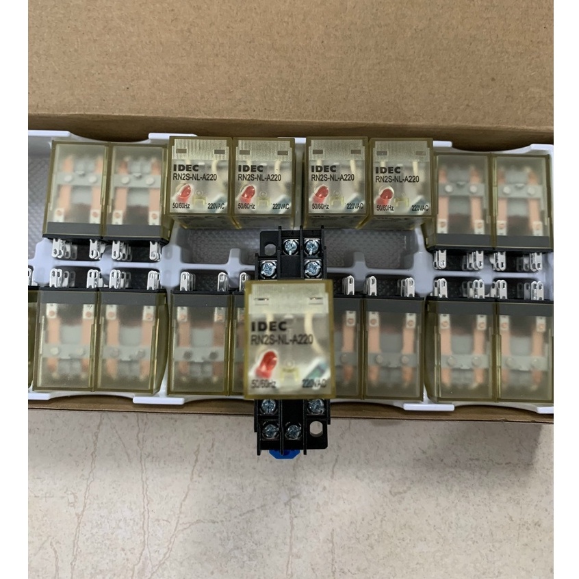 Rơle trung gian 8 chân IDEC RN2S-NL-A220 + đế