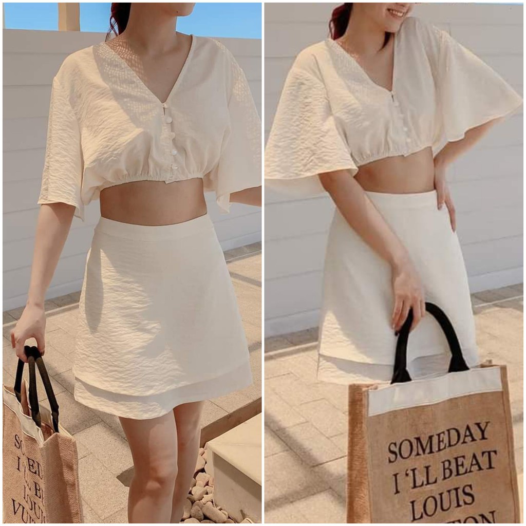 Set áo croptop trắng, cổ V, tay loe - chân váy trắng dáng xòe đi biển xinh xắn