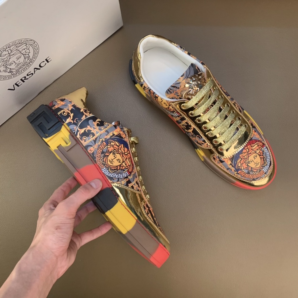 Giày sneakers nam cao cấp da thật VERSACE thiết kế họa tiết ấn tượng cùng với màu sắc được kết hợp nổi bật