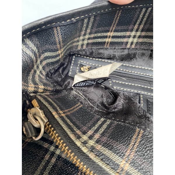 Túi chuẩn si. Túi qua sử dụng. Khách vui lòng xem hình nếu muốn biết thêm thông tin sản phẩm mời khách vô chat . Thanks.