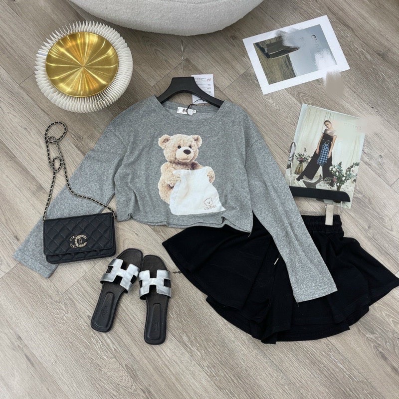 Set Bộ Áo Thun Gấu Croptop Dài Tay Quần Đùi Váy Màu Xám Áo Phông Giấy