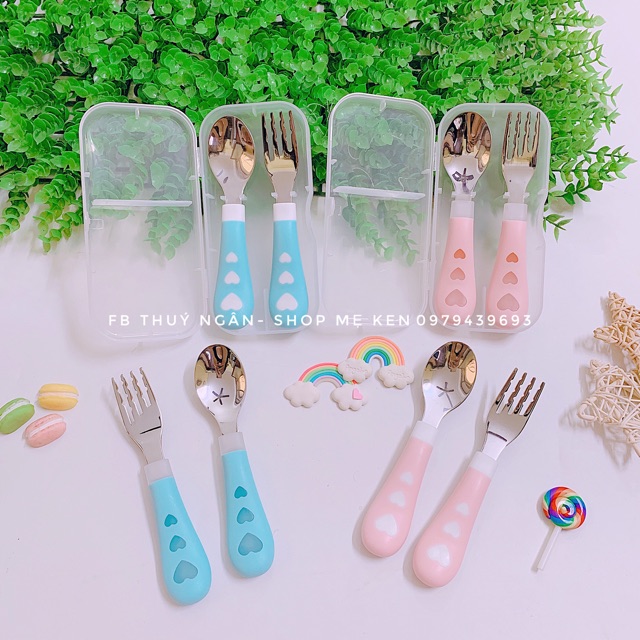 Set thìa dĩa inox 304 Baby love tim có hộp đựng sịn xò