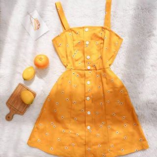 Đầm vàng 2 dây hoa cúc