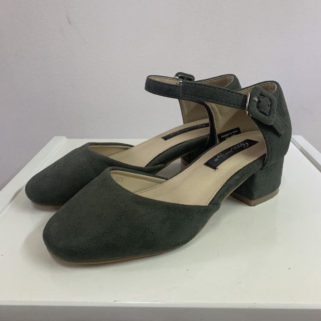 Thanh lý giày dép size 35