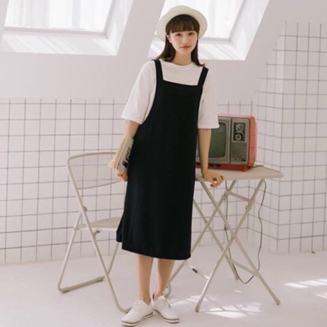 Set váy yếm đen + áo thun trắng