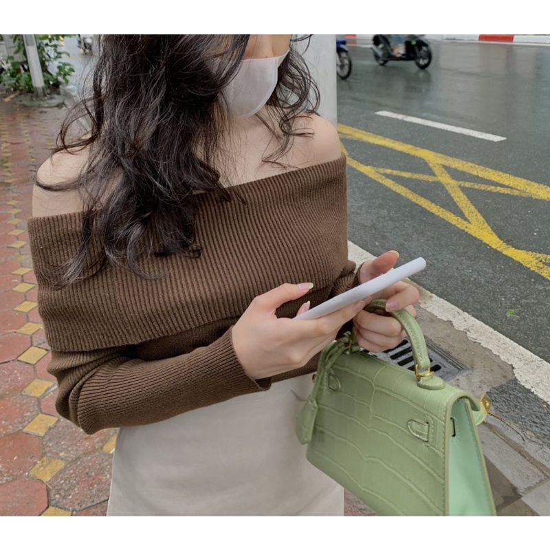 Áo len trễ vai ngang