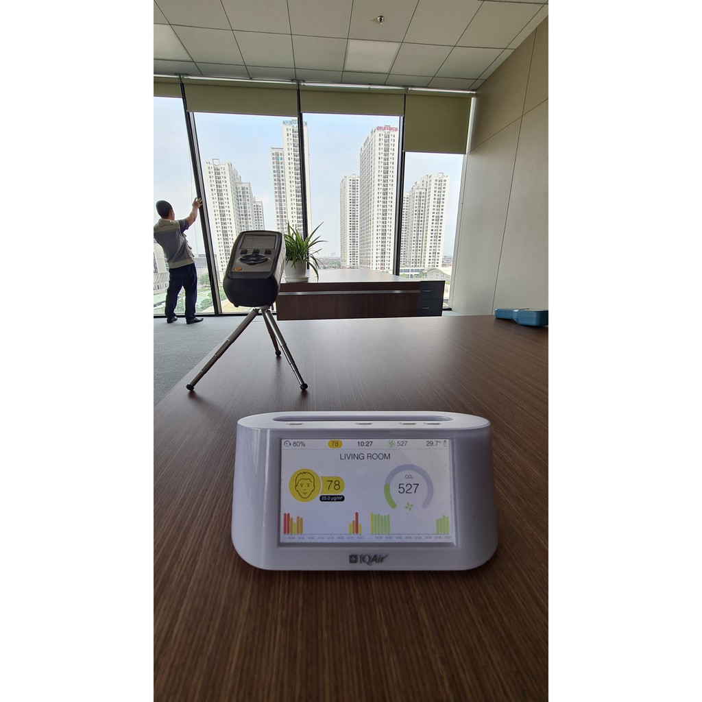 Máy đo chất lượng không khí IQAir AirVisual Pro - Thụy Sĩ