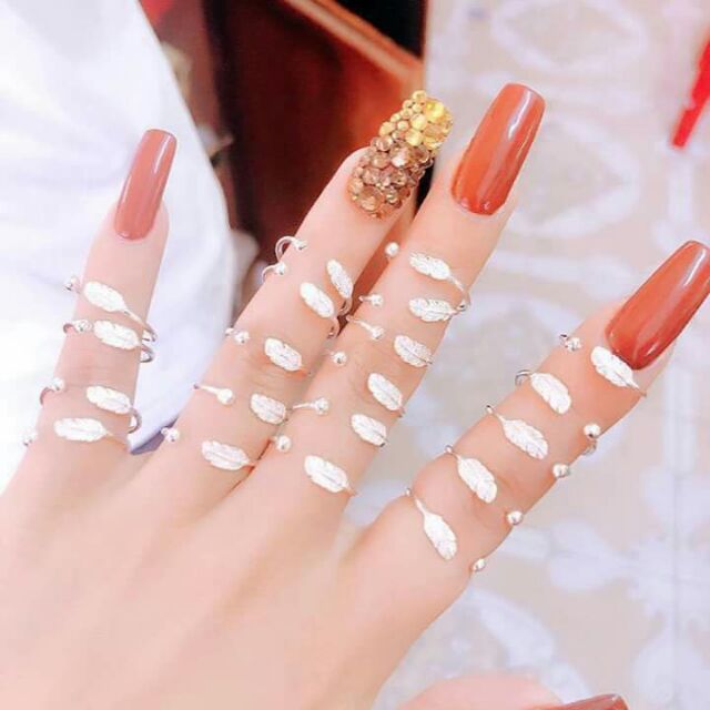 Nhẫn kim tiền bạc, nhẫn lông vũ bạc