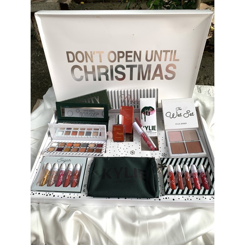 Kylie Bộ Sưu Tập Giáng Sinh Độc Đáo Thú Vị | BigBuy360 - bigbuy360.vn