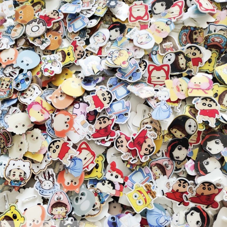 Huy hiệu, Cài áo nhiều mẫu mã