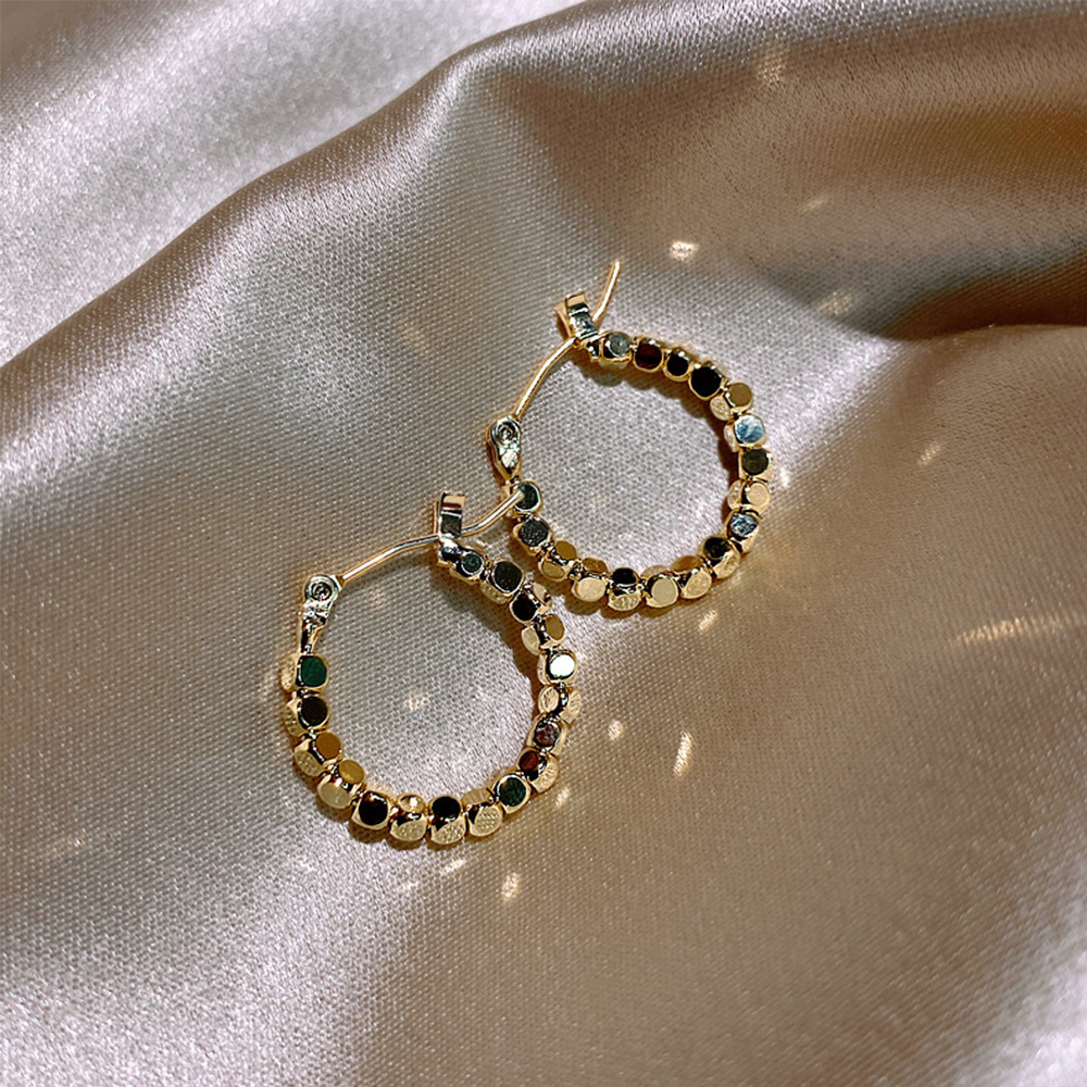 Khuyên Tai Nữ Trang Tạo Hình Độc Đáo