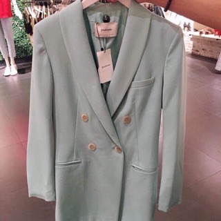 Áo. Vest hãng Stra authentic. Phù hợp mặc thu đông đẹp lắm chị em. Vợt sale Dc mấy em . Fom lên dáng rất đẹp . ☘️☘️☘️✅☘️
