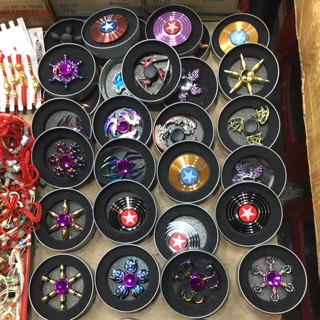 Con quay spinner bằng kim loại, đa dạng kiểu