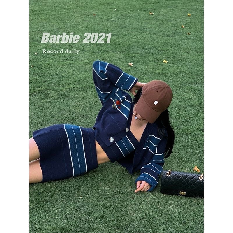 Set len 3 món gồm áo ống và chân váy ôm kèm áo khoác cardigan hoạ tiết sọc ngang