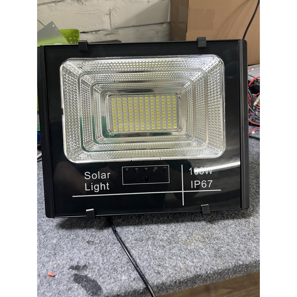 Đèn năng lượng mặt trời 100W, đèn pha led năng lượng mặt trời giá gốc, chống nước IP67, Bảo hành 2 năm