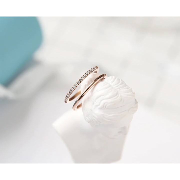 nhẫn titan nữ cao cấp xẻ rãnh kết hợp đính đá siêu đẹp, cực sang - tặng hộp đựng xinh xắn