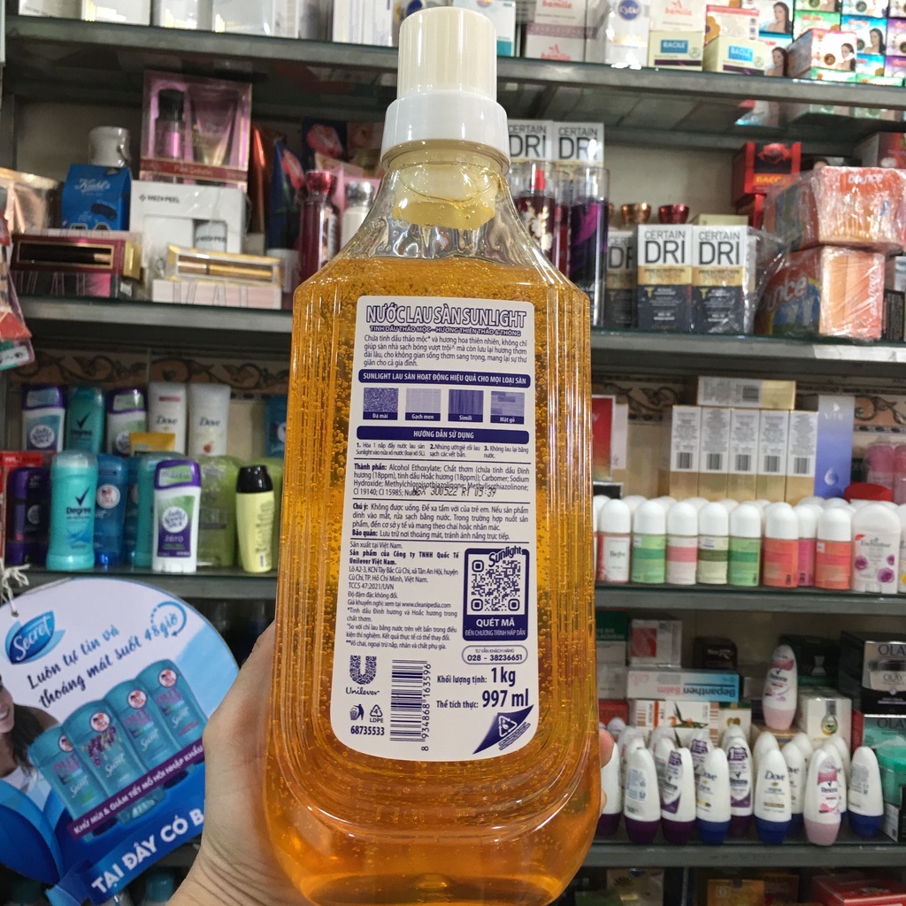 Nước lau sàn Sunlight hương thiên thảo chai 1kg
