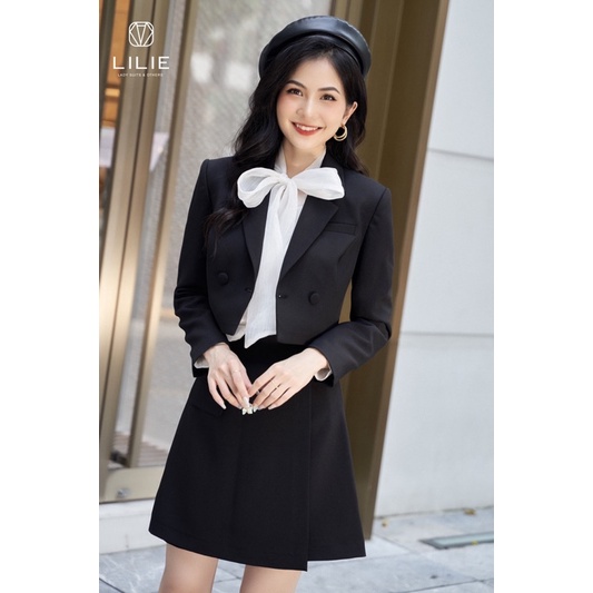 Set blazer croptop 2 cúc ngang đen và chân váy vạt chéo đen | BigBuy360 - bigbuy360.vn