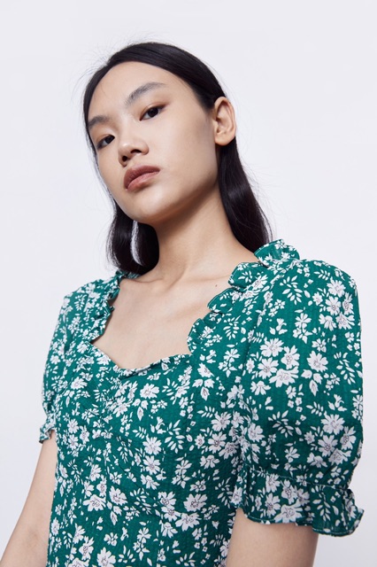 Áo hoa xanh Urban Revivo