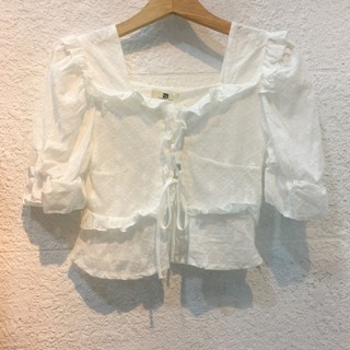 Áo trắng ren hoa thắt nơ