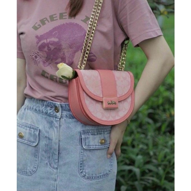 Túi xách Coach Alie Saddle dáng bầu