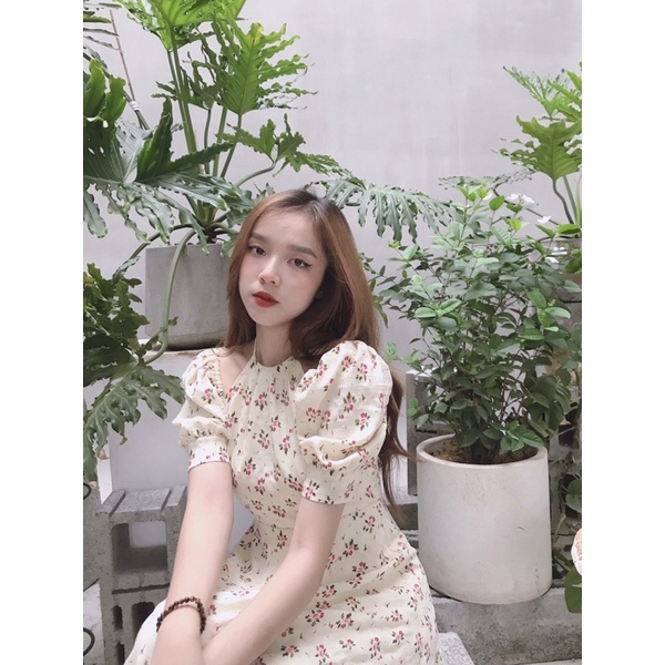 Đầm cutout cổ yếm