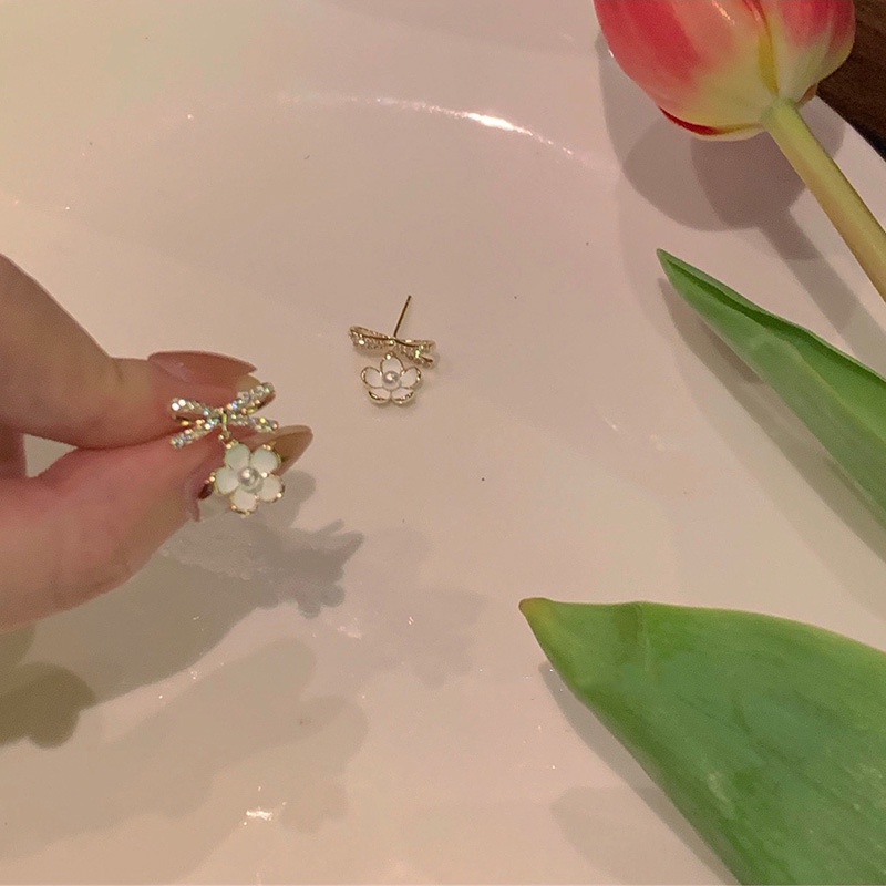 Đôi Bông Tai Dáng Rơi Họa Tiết Hoa Đính Đá Thời Trang Cho Nữ