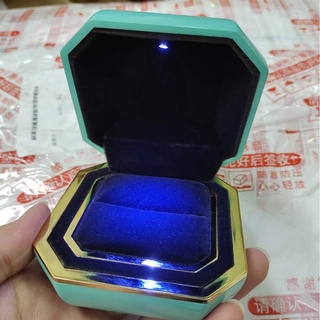 Hộp Đựng Nhẫn Đính Hôn Có Đèn Led