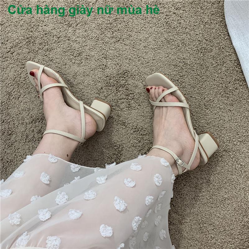 Giày nữ mùa hè mới2020 Summer New Fairy Style Dây đeo đơn giản Khóa từ được xác định chéo với Cuddles Phiên bản