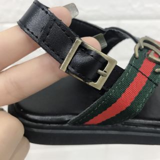 Sandal bé trai