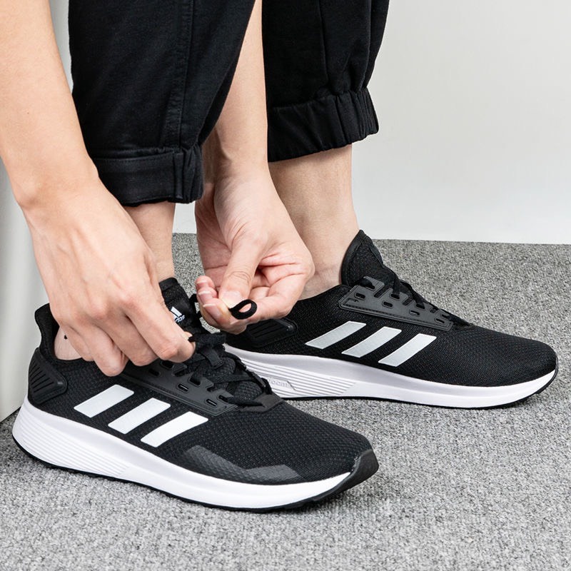 Giày adidas chính hãng