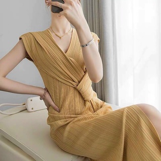 Đầm body khoá eo cách điệu. Nhập QC