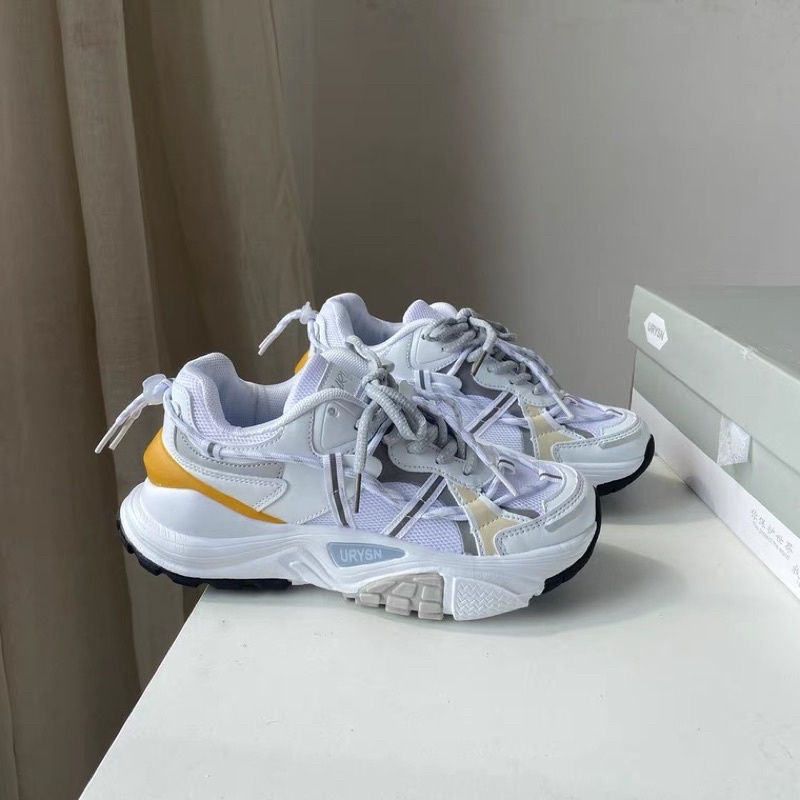 Giày chính hãng nội địa