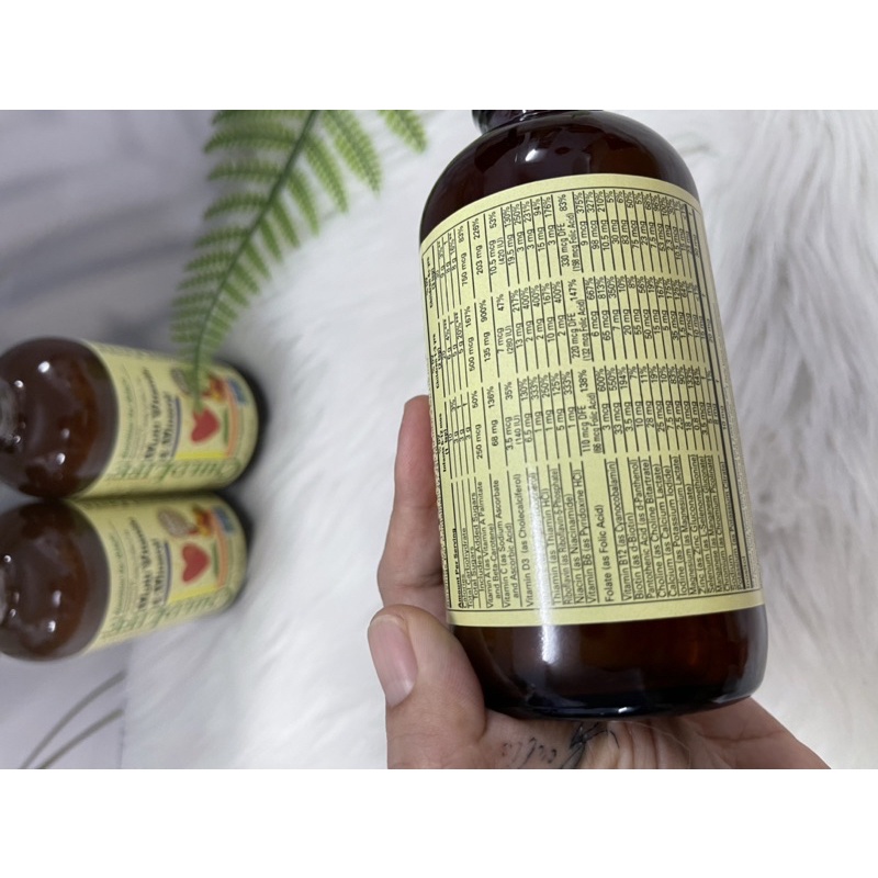 Siro uống Childlife Multivitamin vị cam 237ml.