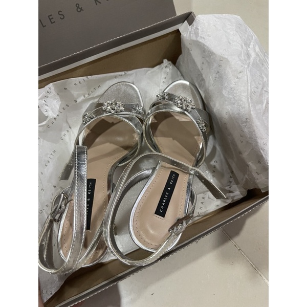 Giày xăng đan CHARLES & KEITH size 37