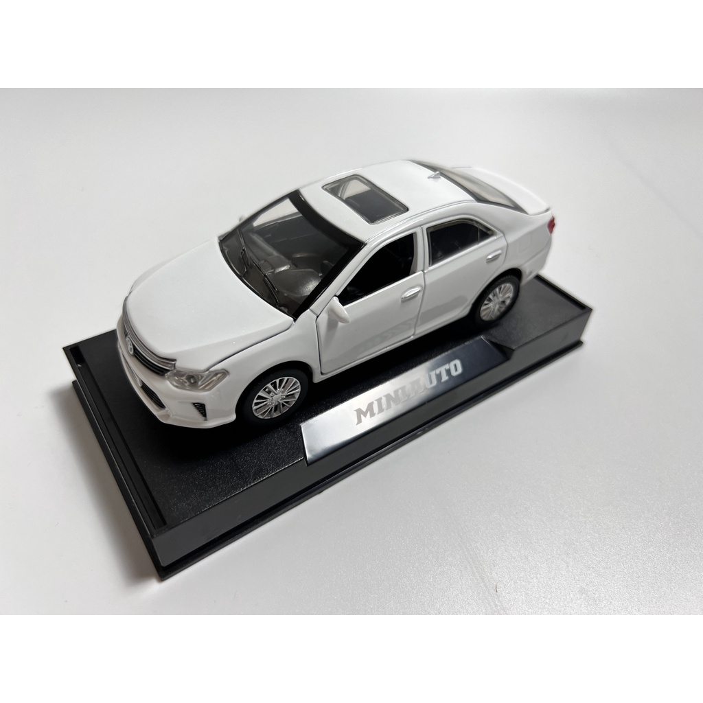 Xe mô hình Toyota Camry tỉ lệ 1:32