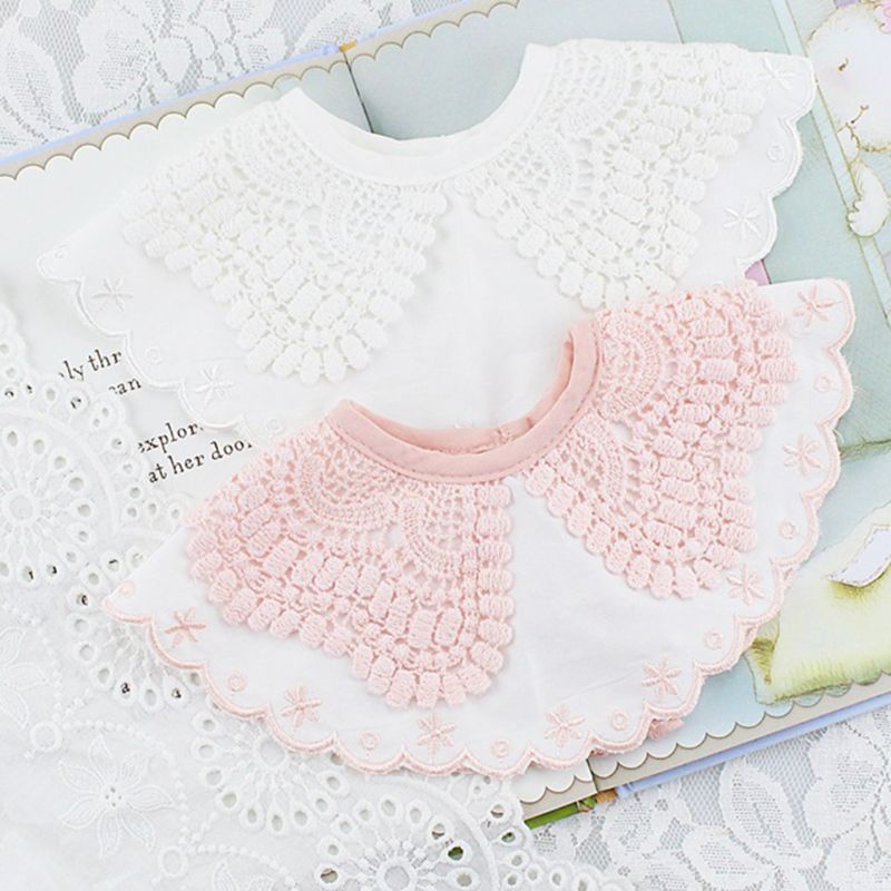 Yếm Ăn Vải Ren Hoa Xinh Xắn Cho Bé