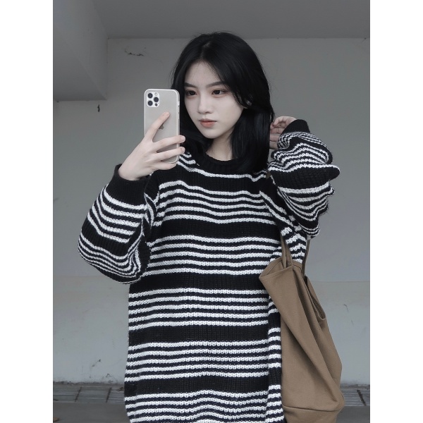 Áo len form rộng họa tiết kẻ sọc phong cách retro