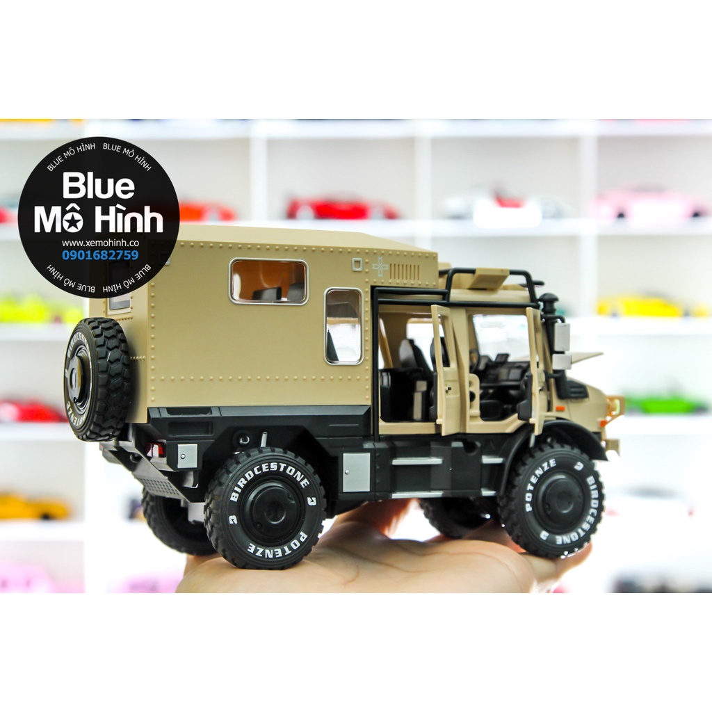 Xe mô hình Mercedes Unimog 1:28