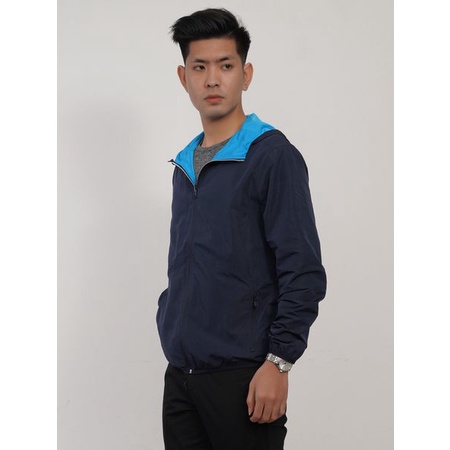Áo khoác gió Aristino dáng Regular fit chất liệu polyester có mũ liền 3 màu lựa chọn  AJK026W7