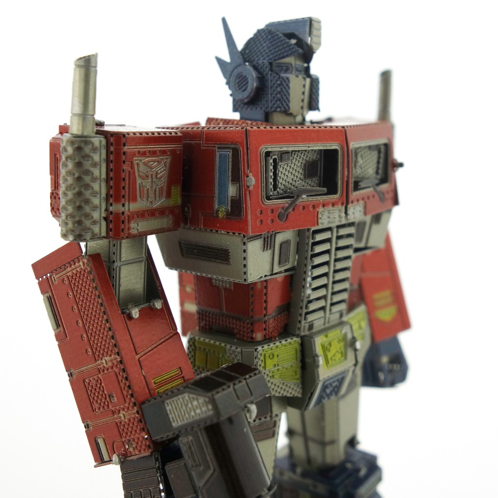 Đồ chơi lắp ghép Mô hình Kim loại Robot Optimus Prime Transformer S085